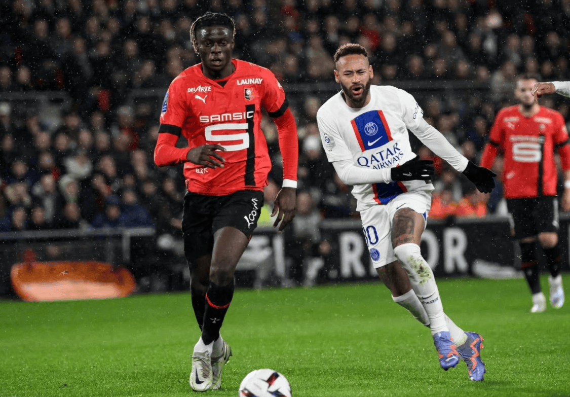 包含加时末段法甲焦点战；圣安东尼奥马刺手感冰凉；质疑声仍在；球探报告显示潜力的词条